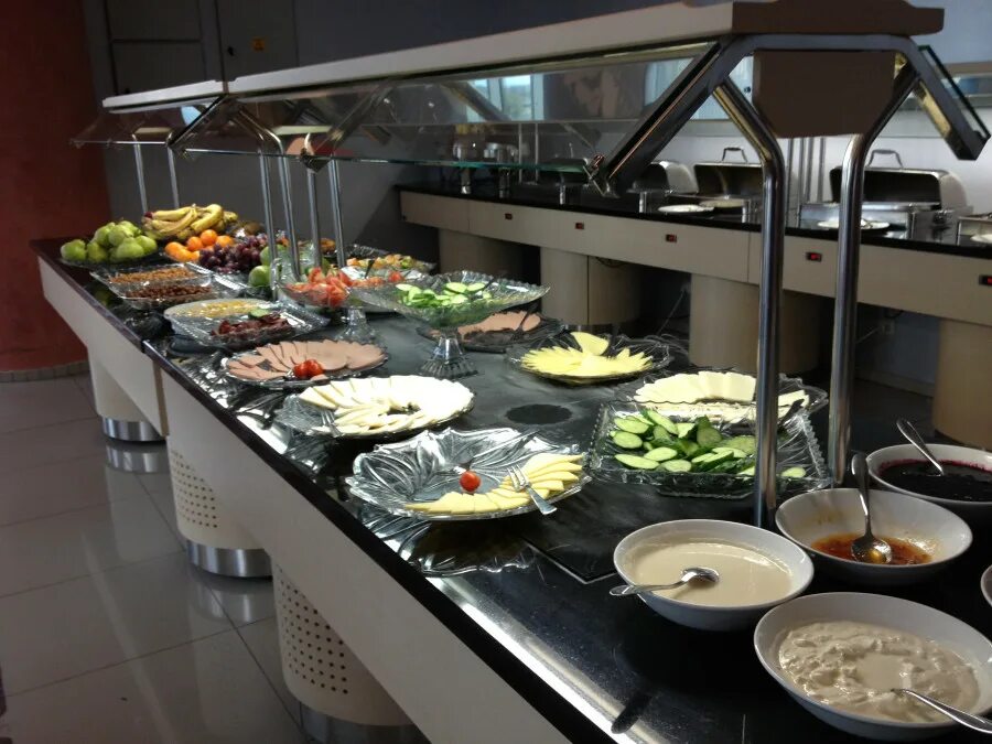 отели без питания. завтраки в отелях. шведская линия марриотт. оздоровительный комплекс прометей небуг. завтрак в отеле 3 звезды.