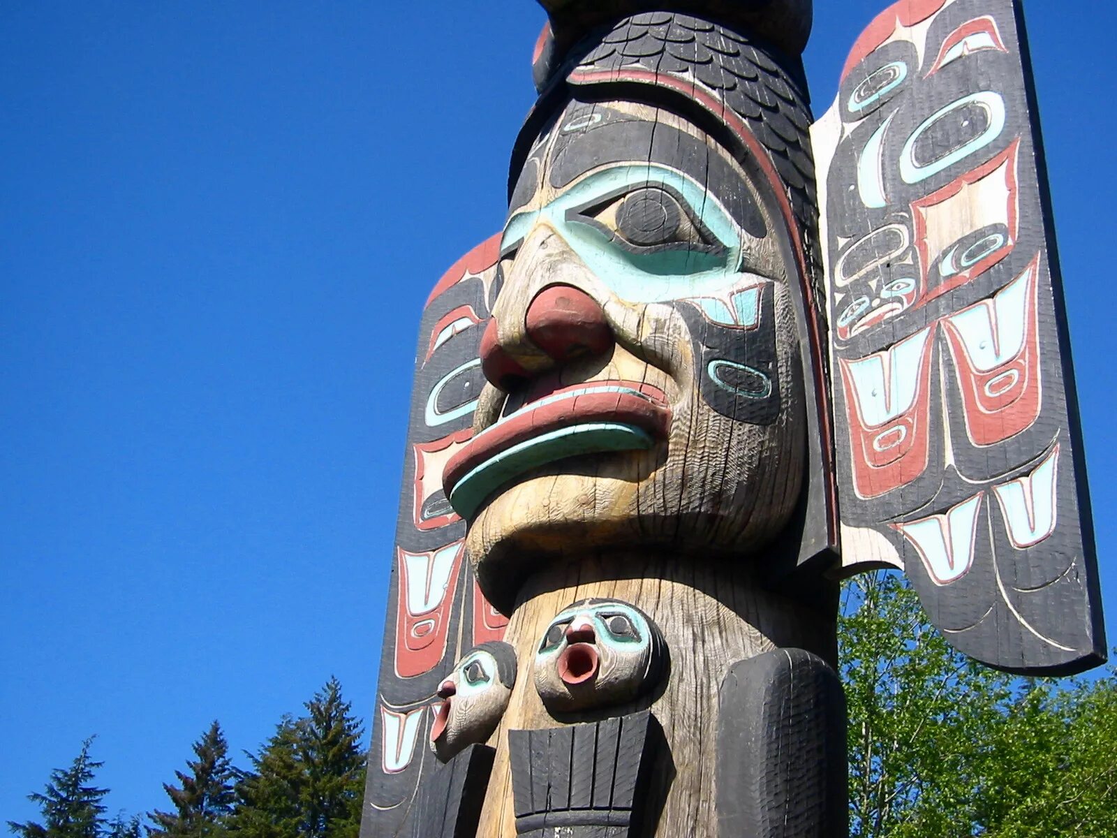 Тотемные столбы индейцев Северной Америки. Кетчикан Тотемы Аляска столбы. Тотемные столбы на Аляске. Тотем (тотемизм).