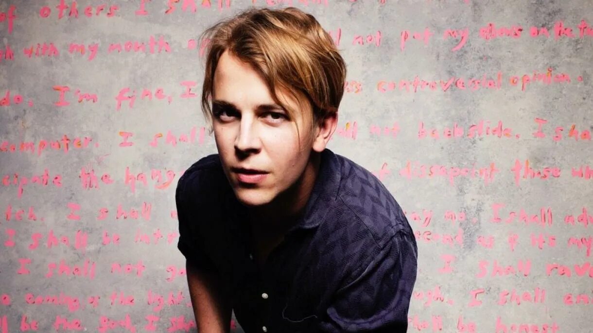 Tom odell friday. Певец том Оделл в полный рост. Том Оделл 2023. Smiling all the way back Home том Оделл. Том Оделл цитаты.