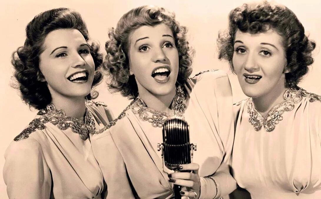 Bei mir bist. Сестры Эндрюс. The Andrews sisters в старости. The Andrews sisters фото. Америка 1920 сестры Эндрюс...