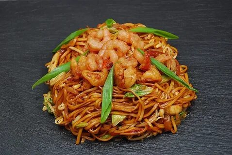 Удон с креветками и овощами терияки