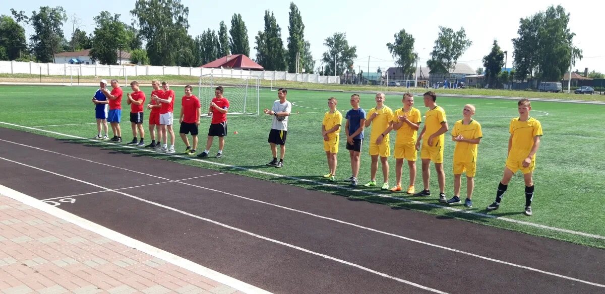 Авангард чаплыгин. Стадион авангард чаплыгин. авангард чаплыгин футбол. чаплыгин город стадион. чаплыгин солнечный спорткомплекс сайт.