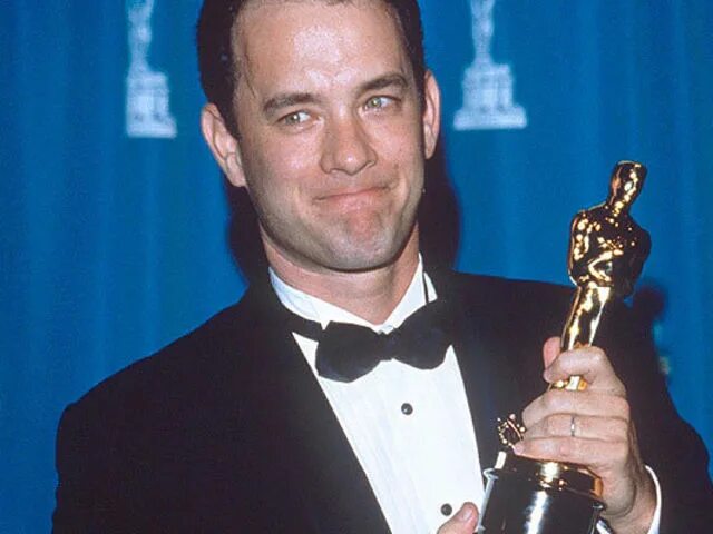 Оскары тома хэнкса. Хэнкс с оскаром. Оскароносные актёры голливуда. Том хэнкс оскар за какой фильм. Том хэнкс оскар.