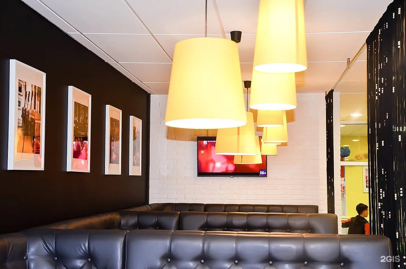 Кафе тимьян череповец. Пицца фабрика череповец советский. Вологодская область череповец советский проспект 26 trattoria. Пицца фабрика интерьер. Пицца фабрика череповец советский.