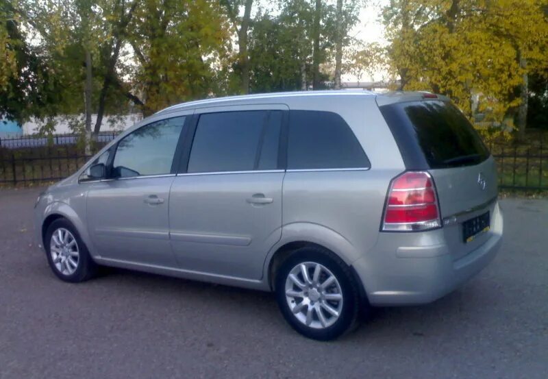 Куплю опель зафира 2007. Zafira 2007. Opel Zafira 2007. Опель Зафира 2007 года. Опель Зафира Фольксваген Туран.