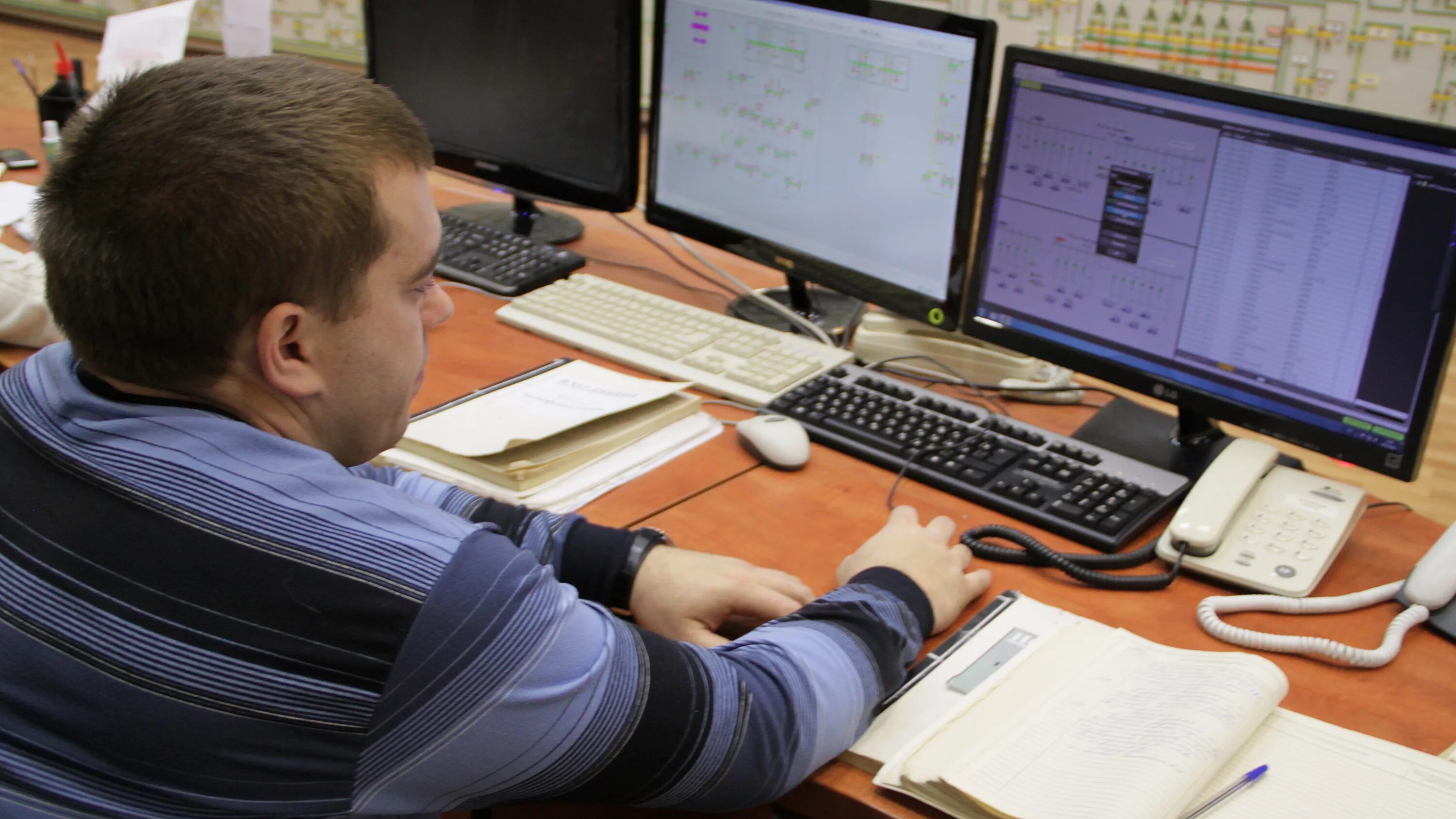 диспетчерская тепловых сетей. диспетчер в энергетике. диспетчерский пункт белорецкие городские электрические сети. диспетчерская горэлектросеть. мнемощит диспетчерский.