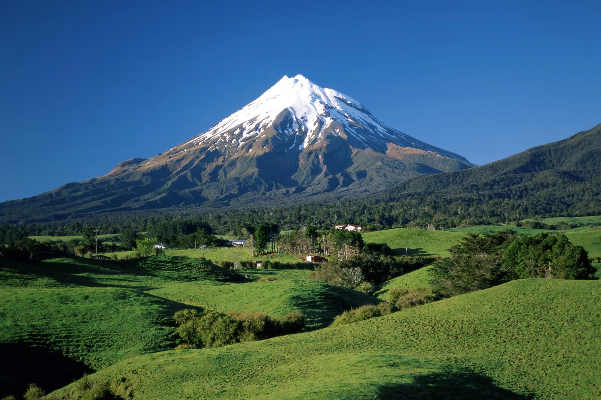 Новая зеландия 7 класс. Гора Таранаки новая Зеландия. Демавенд гора. Вулкан Таранаки. Гора Нагорная Уральские горы.