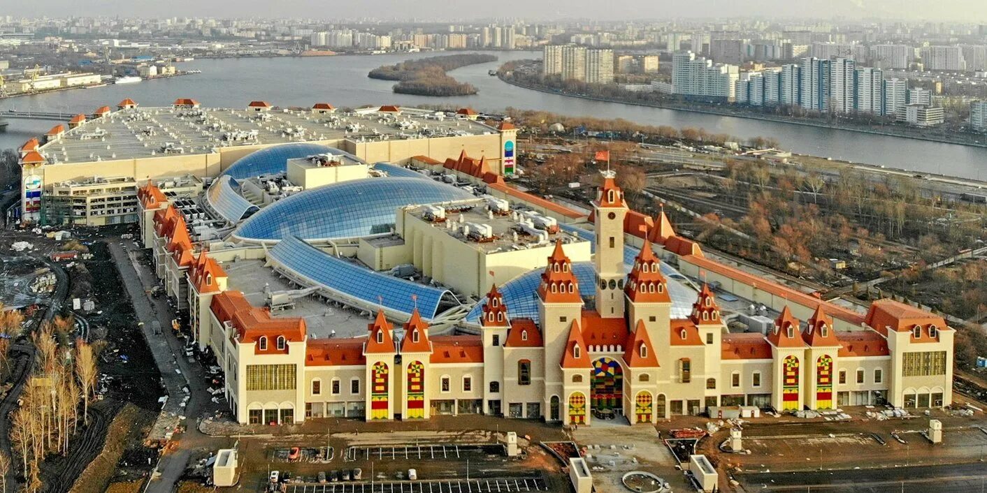 Тц остров мечты магазины. Парк нагатинская пойма. Парк аттракционов в москве остров мечты. Остров мечты работа. Парк нагатинский затон диснейленд.