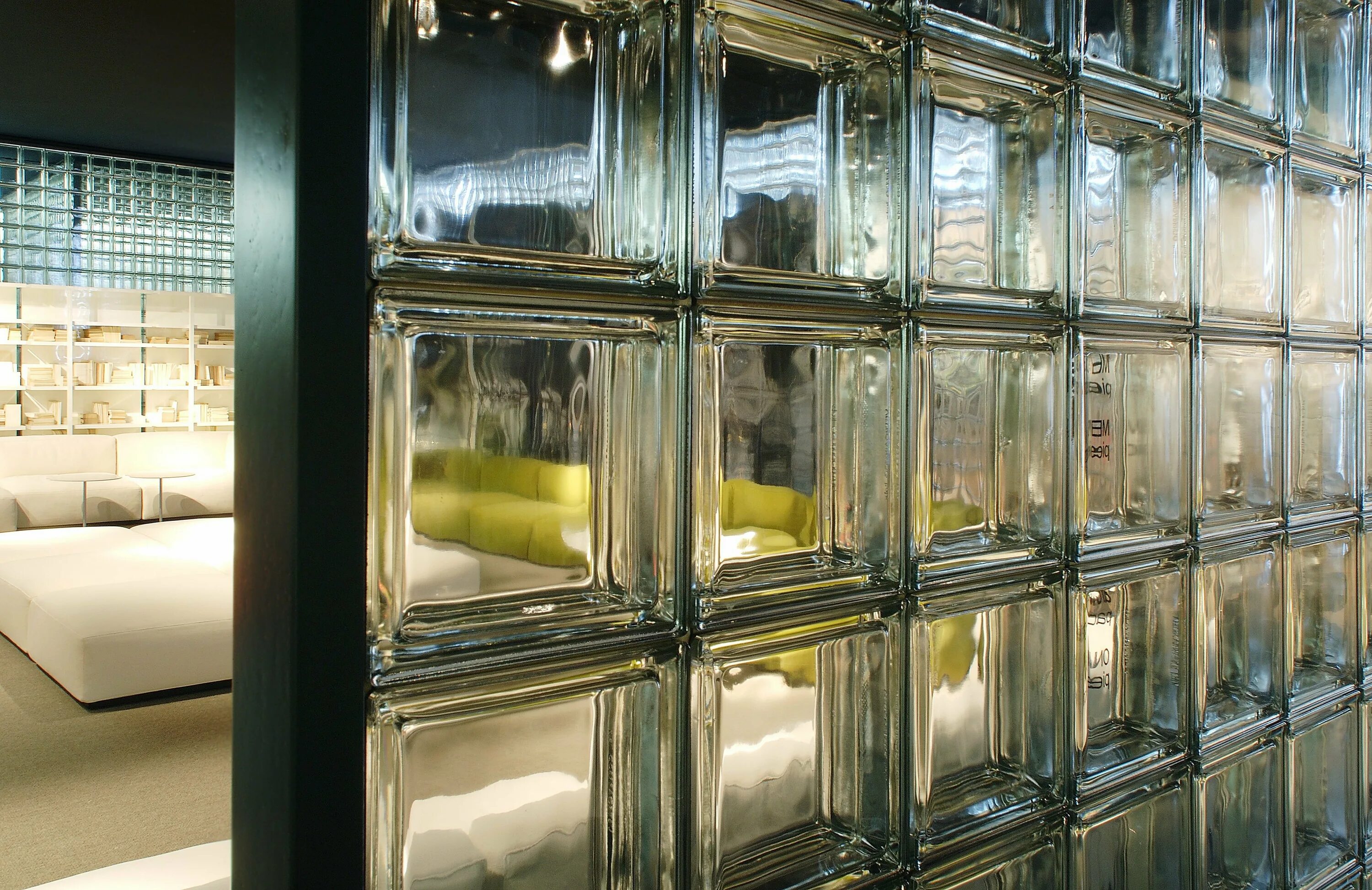 кирпич стеклянный vetropieno siena. стеклянные кирпичики. стеклоблоки в интерьере в стиле лофт. стеклянные кирпичи ансельмо. стеклянные кирпичики.