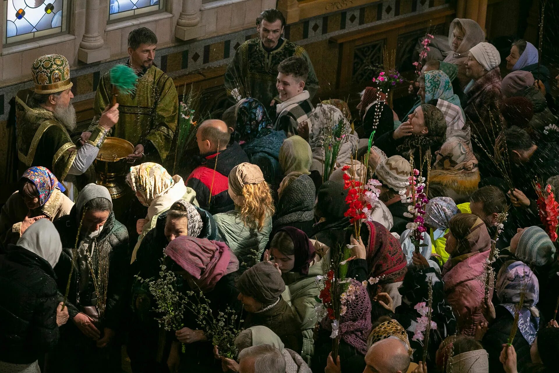 Посещают ли кладбище в воскресенье. Освящение вербы в храме. Верба на Вербное воскресенье. Грядый во имя Господне. Благословен Грядый во имя Господне с праздником.