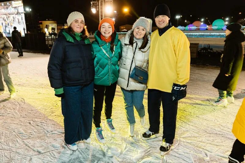 тинькофф каток лахта. ит каток тинькофф. жизнь в россии. ит каток тинькофф. каток тинькофф арена.