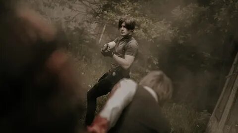 Косплей на Леона из Resident Evil 4.