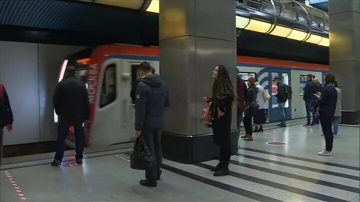 Поезда на серой ветке. Московское метро. Серая москва. Серая ветка поезда. Сбой на серой ветке метро сегодня.