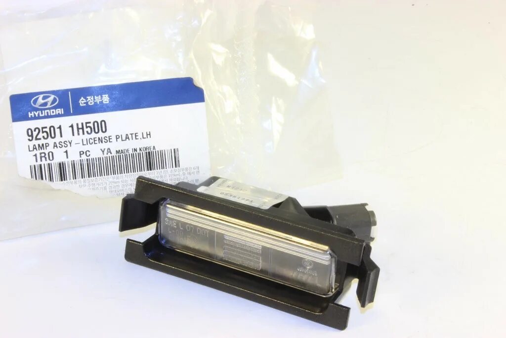 Подсветка номерного знака солярис. Лампочки подсветки номера солярис 2015. Плафон подсветки номера солярис седан 2011. Фонарь подсветки номерного знака солярис 2011. Подсветка номера hyundai.