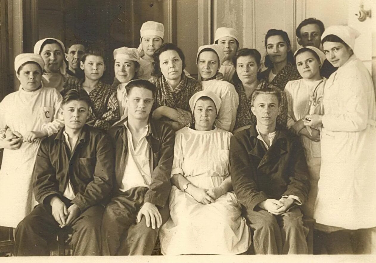 железнодорожная больница новочеркасск. городская больница 1 новочеркасск. подпольный госпиталь в новочеркасске. железнодорожная больница новочеркасск. железнодорожная больница новочеркасск.