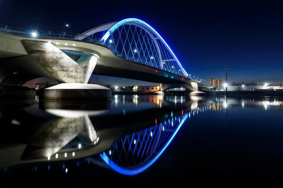 Сооружения нового времени. Архитектура Шератон Хучжоу. Мост в Миннеаполисе. Красивые здания. Современные здания.