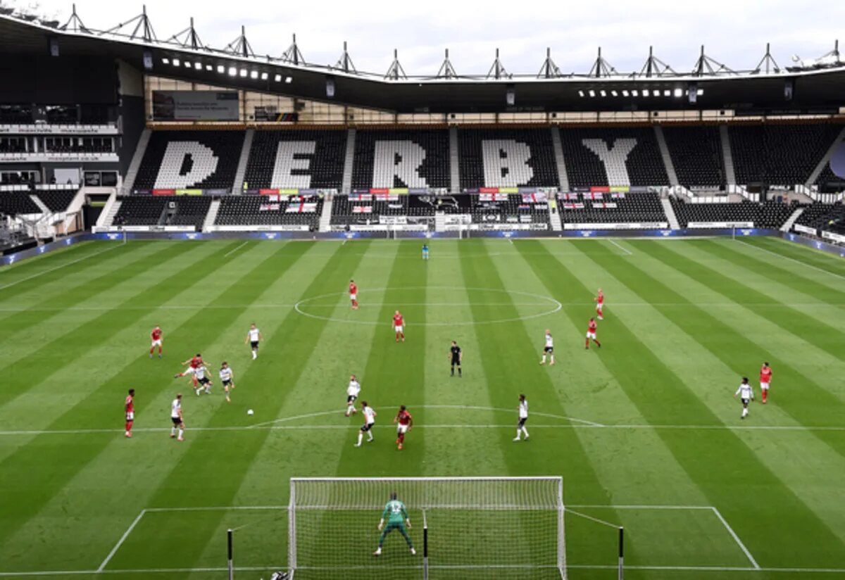 Стадион Derby County. Pride Park Stadium. Стадион дерби Каунти фото. Дерби Каунти 2003-2004.