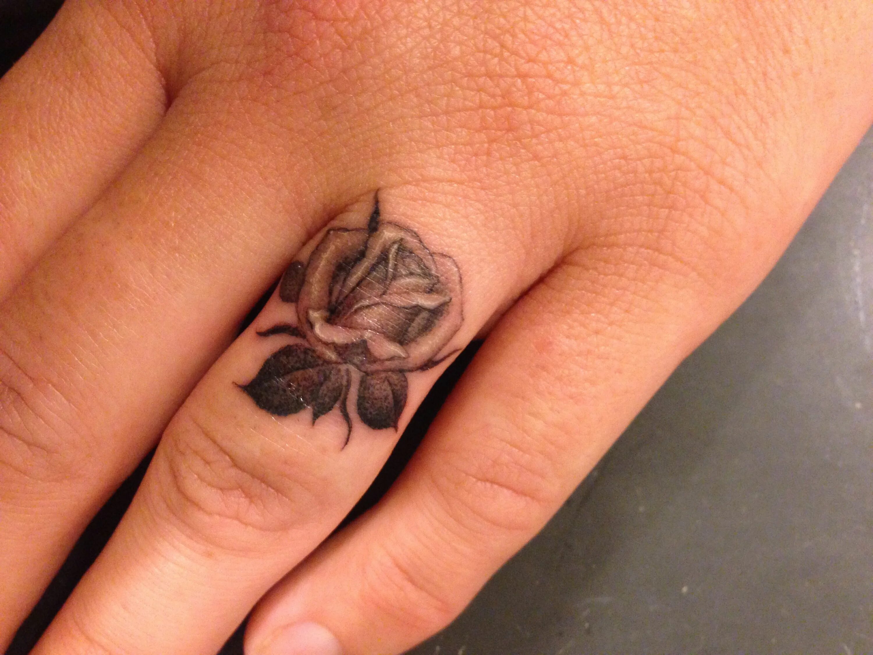 Rose finger