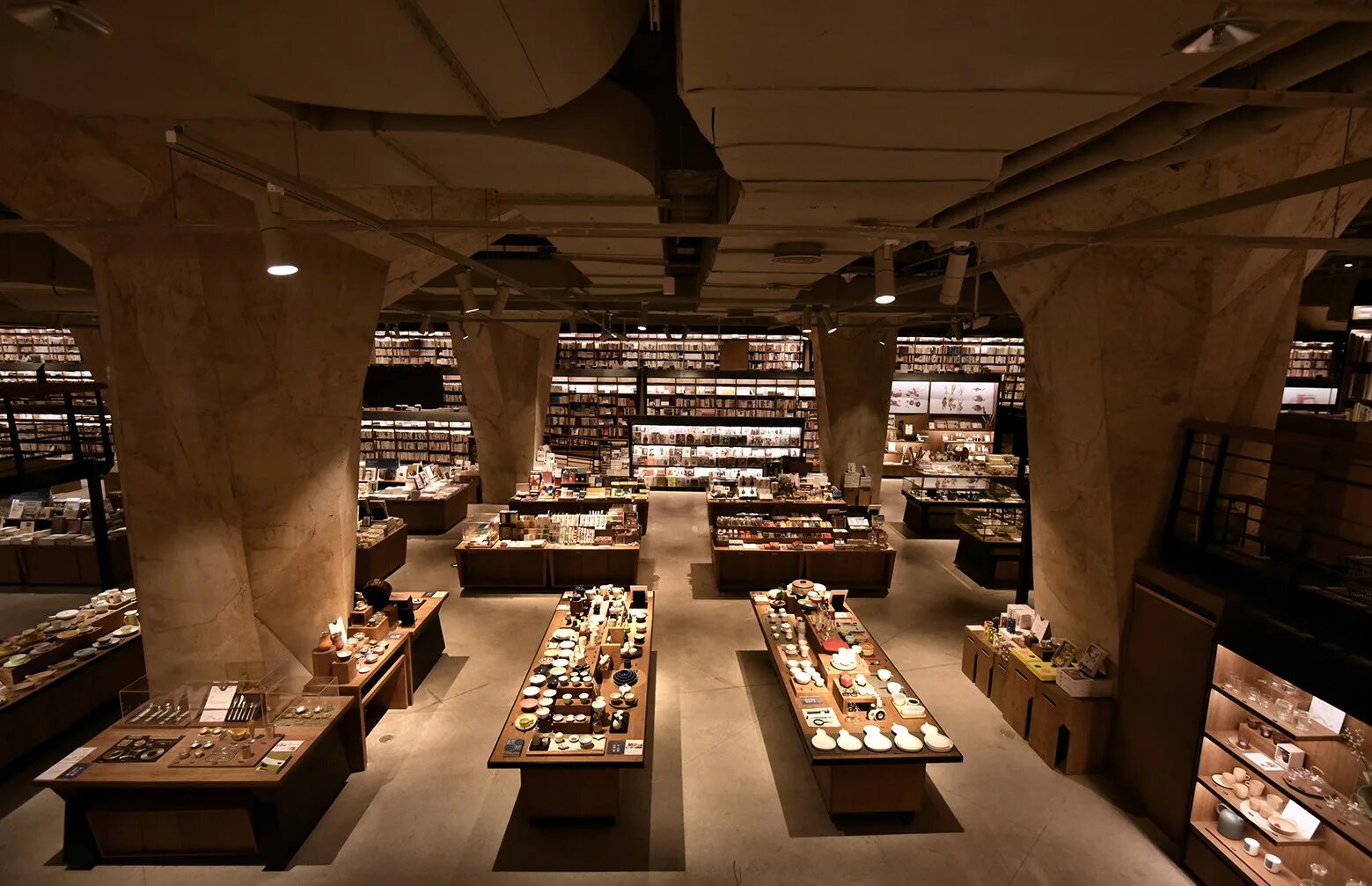 стиль книжный магазин. универмаг книжный магазин. креативные книжные магазины. универмаг книжный магазин. библиотека в ченгду.