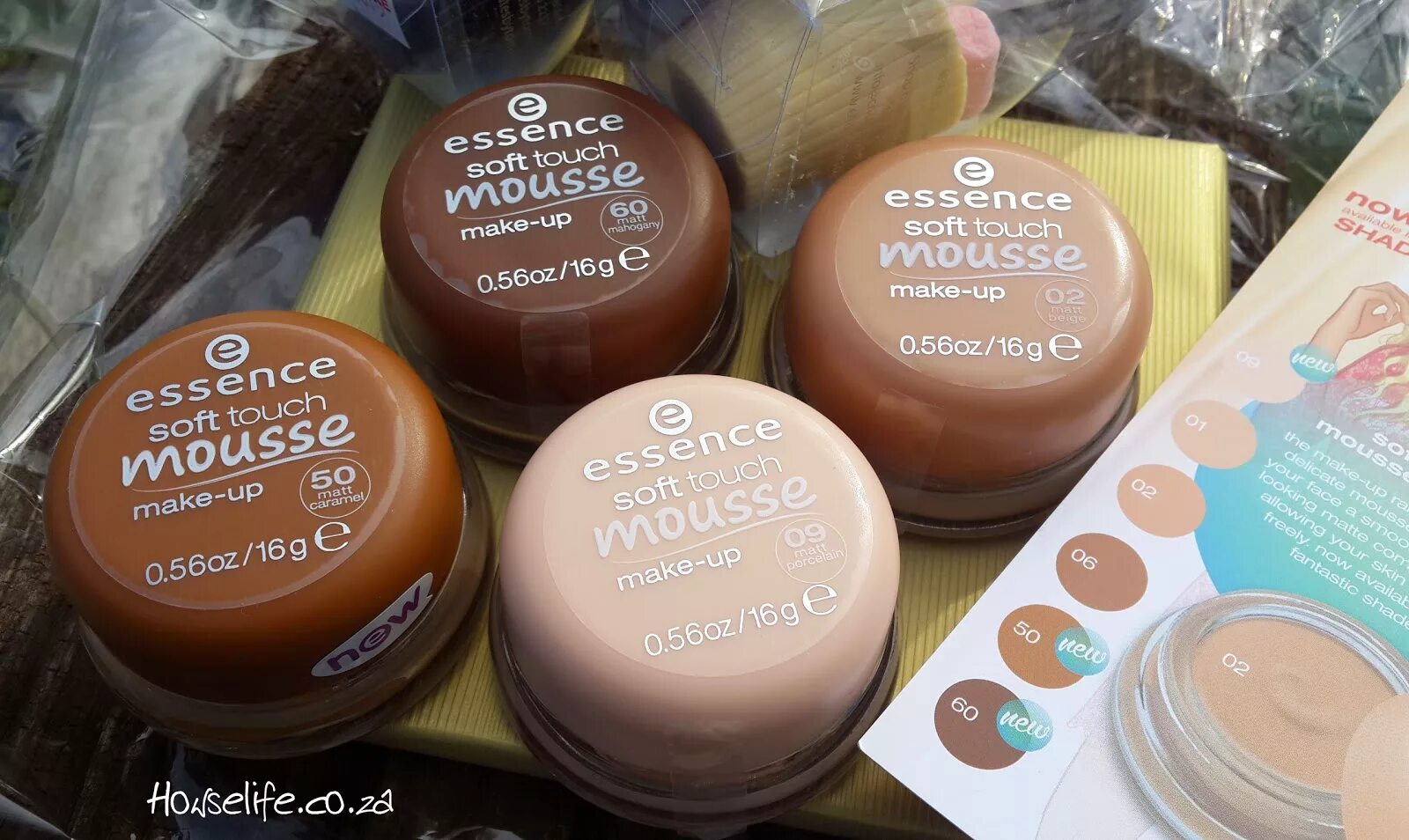 Essence soft touch. Essence soft touch mousse. тональный мусс эссенс оттенки. мусс essence soft touch. эссенс тональный мусс 04 тон.