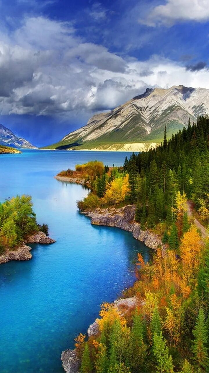 Заставка на телефон природа вертикальные. Манитоба Канада природа. Красивый пейзаж. Красивые пейзажи природы. Озеро в горах.