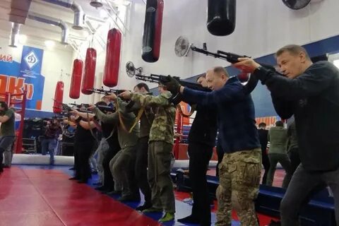 Вести военную подготовку