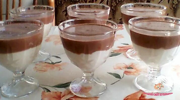 Сметанное желе шоколадное магазинное. Сметанное желе с какао. Трехслойное желе с молоком. Желе трехслойное со сметаной и какао. Сметанное желе.