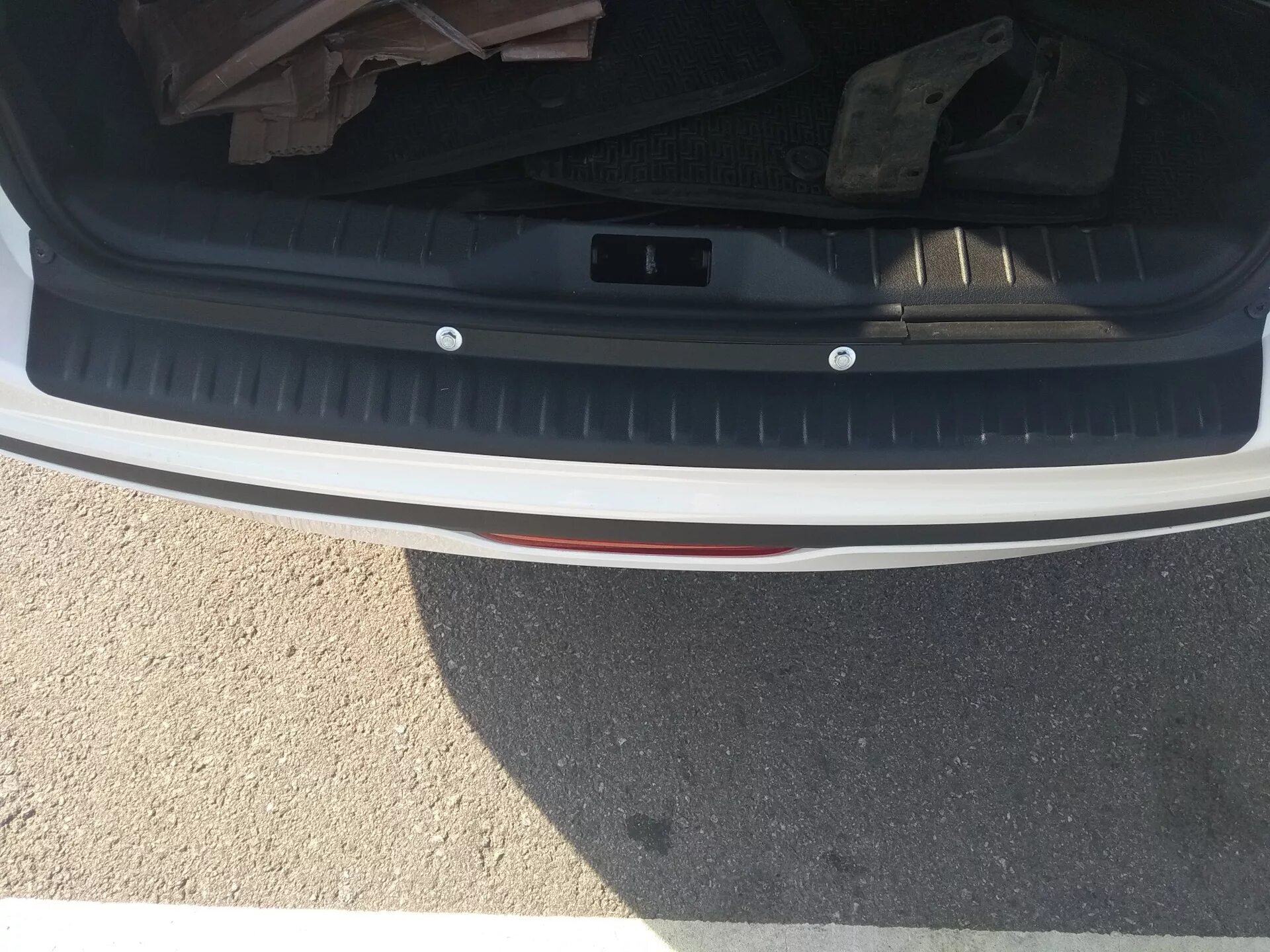 Накладка заднего бампера 2190. Накладка на задний бампер гранта лифтбек fl. Накладка бампера заднего защитная ваз 2191 тюнавто. Накладка на бампер гранта фл. Накладка заднего бампера 2190 fl лифтбек.