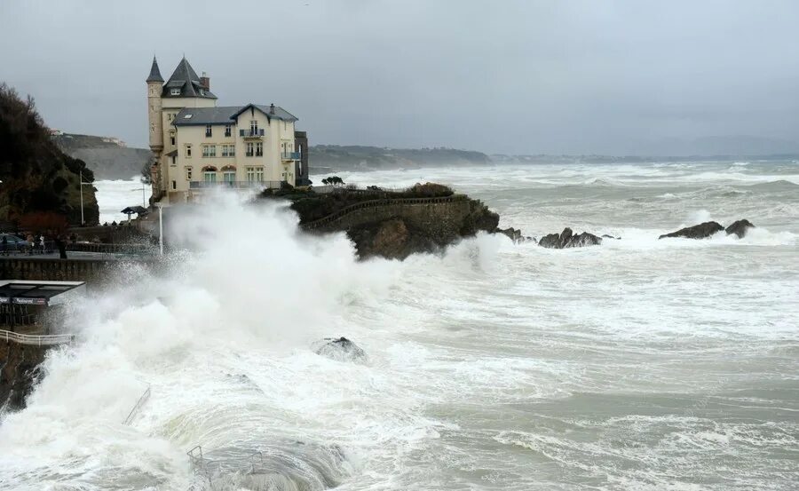 Биарриц (Аквитания). Biarritz Франция. Атлантический океан Биарриц. Атлантический океан Франция Биарриц.