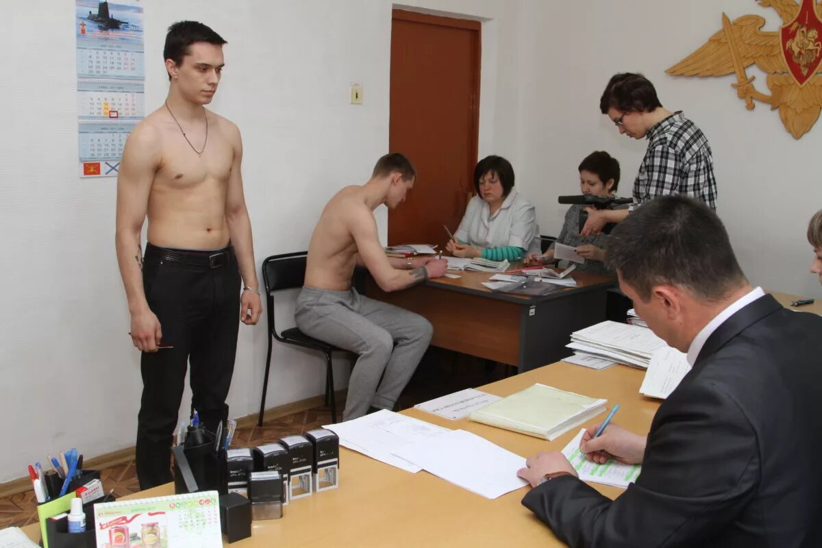 Сборный пункт призывников. Администрация октябрьского района ростовской области. Военный комассир города канаково. Военкомат бирюч. Военкомат бирюч.