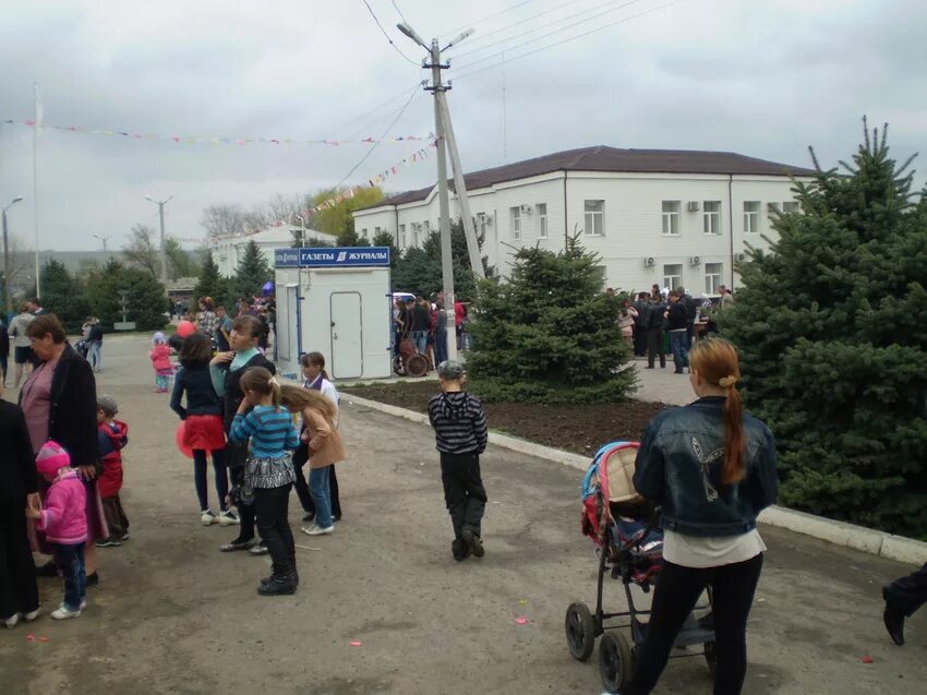 Поселок каменский. Поселок глубокий Каменского района Ростовской области. Глубокий (Каменский район). Посёлок глубокий Каменский район Ростовская. Посёлок глубокий Каменский район площадь.