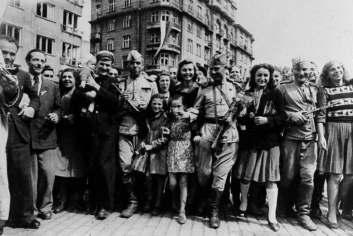 Освобождение стран западной европы от фашизма. Освобождение болгарии 1944. Освобождение народов европы красной армией. Освобождение софии 1945. Взятие праги 1945.
