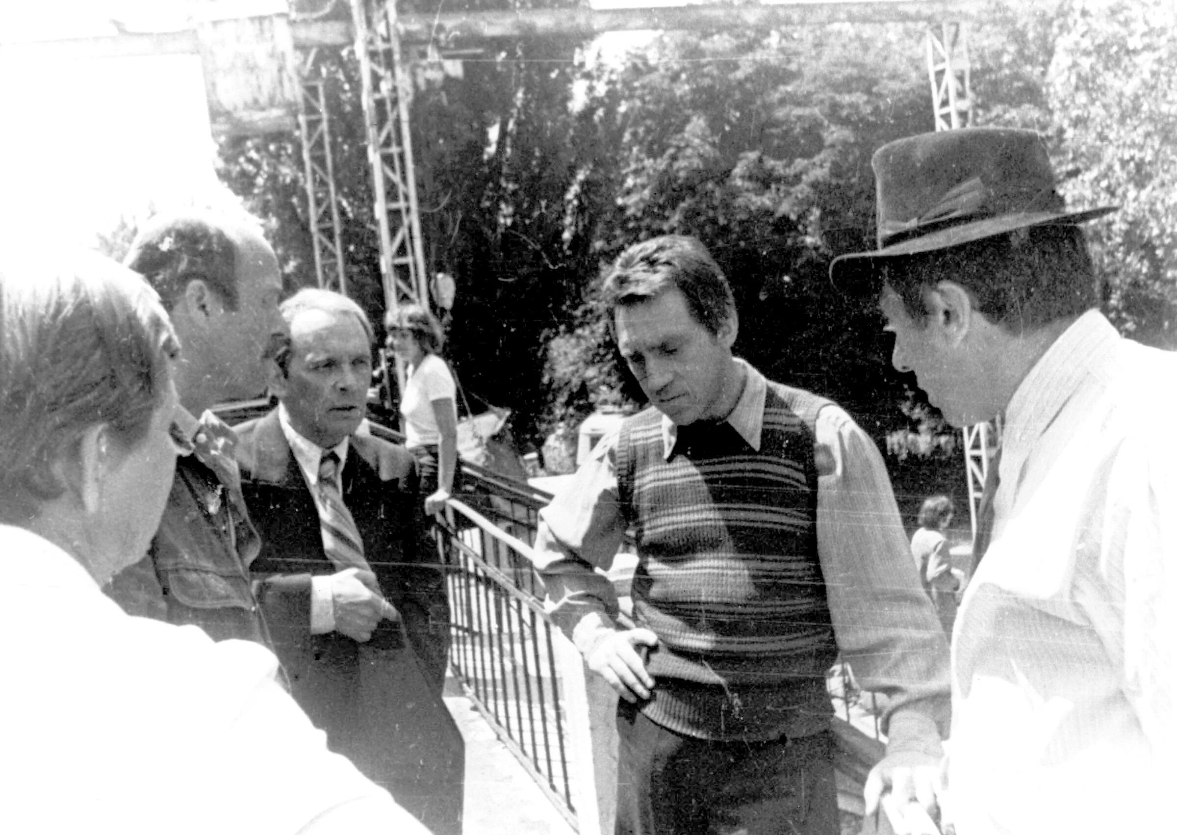 Изменить кадр. Всеволод Кулагин друг Высоцкого. Сева Абдулов друг Высоцкого. Говорухин и Высоцкий. Всеволод Кулагин друг Высоцкого фото.
