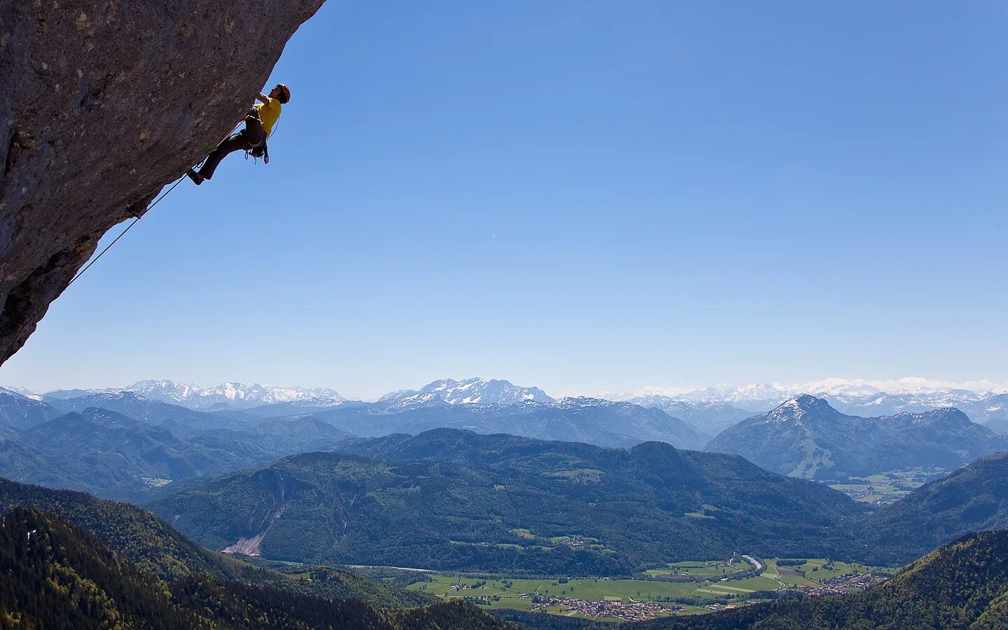 Скалолаз. Гора и скалолаз. Горы преодоление. Альпинизм. Climb picture