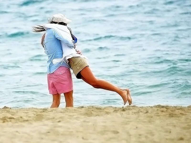 The beaches moment. The beaches moment. Юлька с днем рождения прикольные. Лето пляж люди. At the moment картинки.