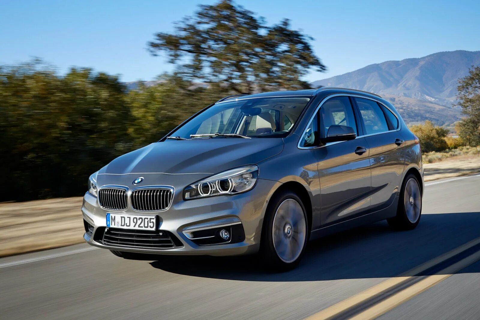 Two tours. BMW 2er Active Tourer. BMW 2 Active Tourer. BMW 2 Active Tourer f45. BMW serie 2 Active Tourer.