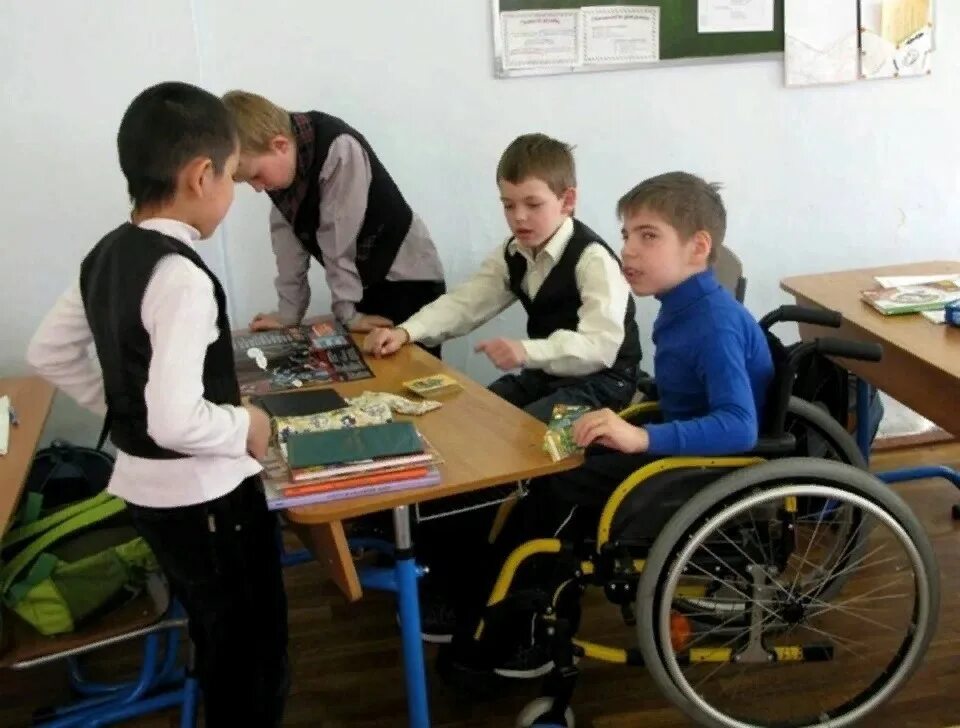 Школа 1 для детей с овз. Дети инвалиды в школе. школа для инвалидов. ученики с ограниченными возможностями. школы для детей с ограниченными возможностями.