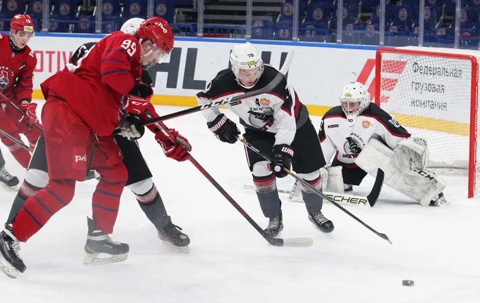 Локо лед. Мяч легион чемпионат россии 2019. Локо 76 локо. Локо 76 белые медведи. Локо 76 тюменский легион.