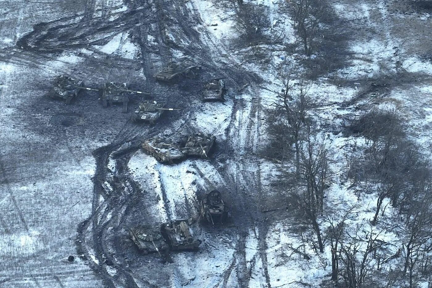 03 февраля 2023 г. Танковый бой под Угледаром. Колонна уничтоженных танков. Уничтоженная танковая колонна. Уничтоженная колонна под Угледаром.