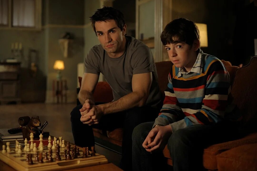 Быть человеком сериал британская версия. Быть человеком сша 2. Быть человеком сериал. Сэм уитвер ходячие мертвецы. Быть человеком сша 2.