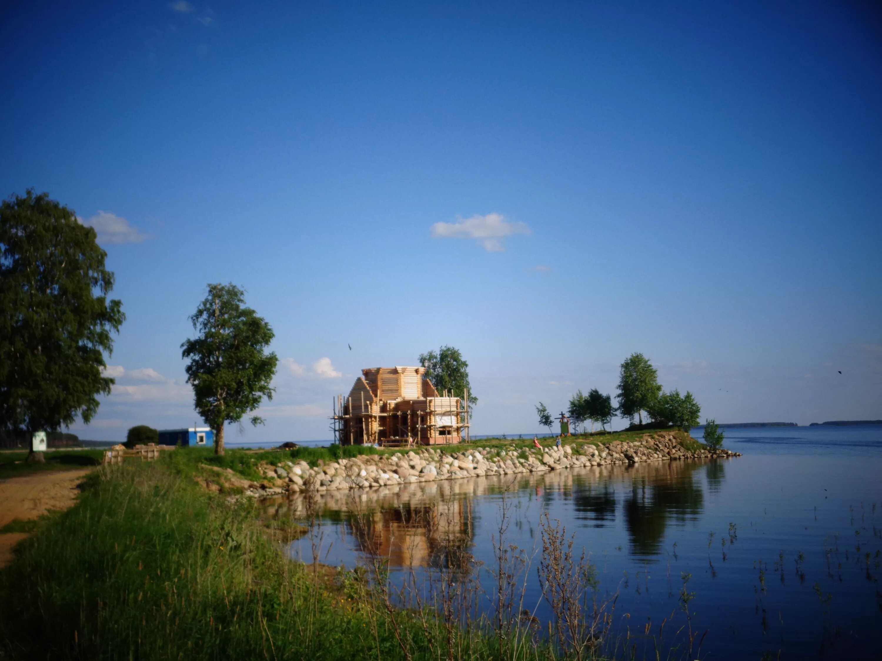 Берег рыбинского водохранилища. Городище Рыбинское водохранилище. Храм на берегу Рыбинского водохранилища. Рыбинское водохранилище Череповец. Церковь на берегу Рыбинского Череповец.