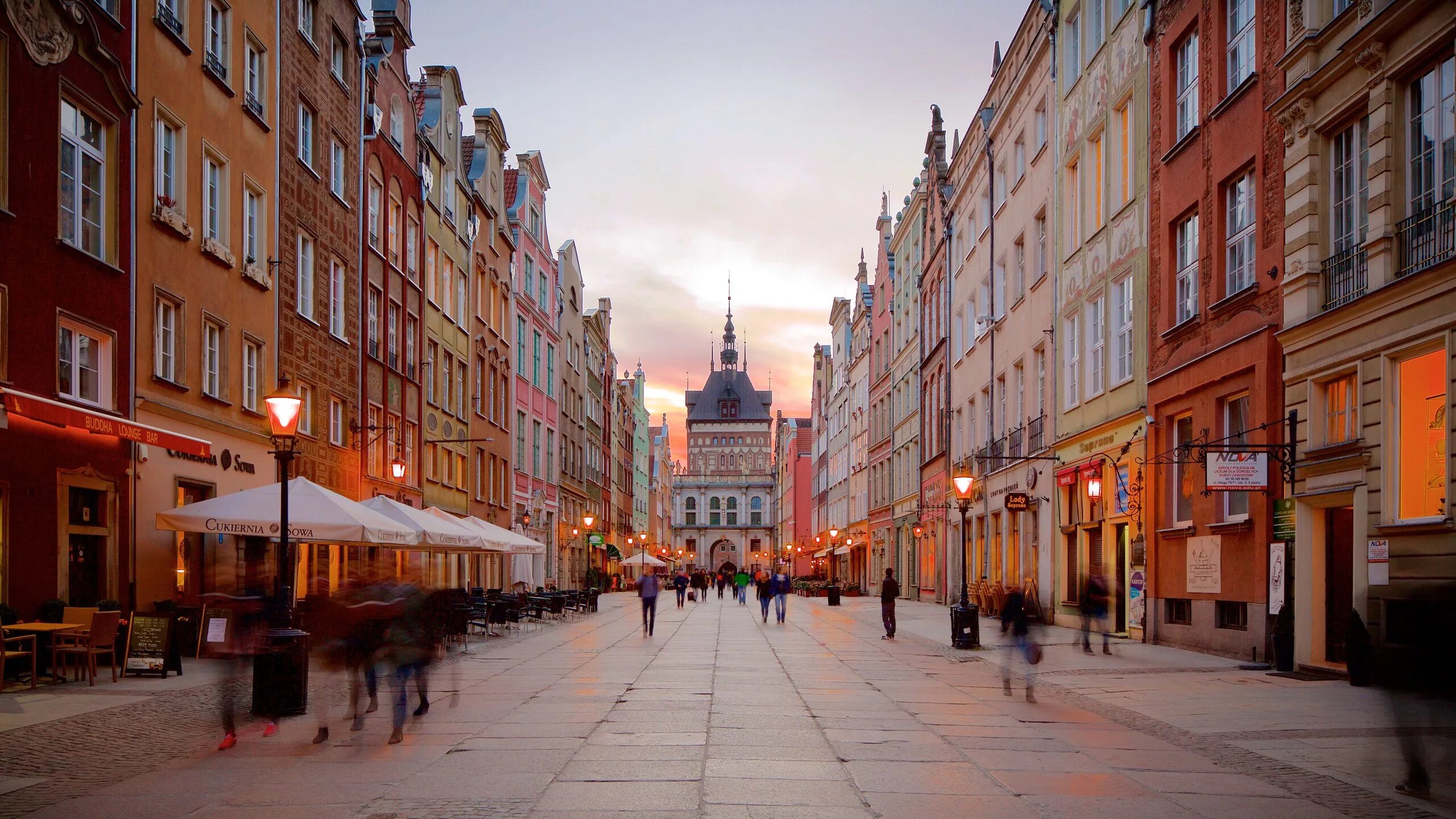 Польские улицы. Краковское предместье в варшаве. gdansk польша. гданьск окраины. польша улицы.