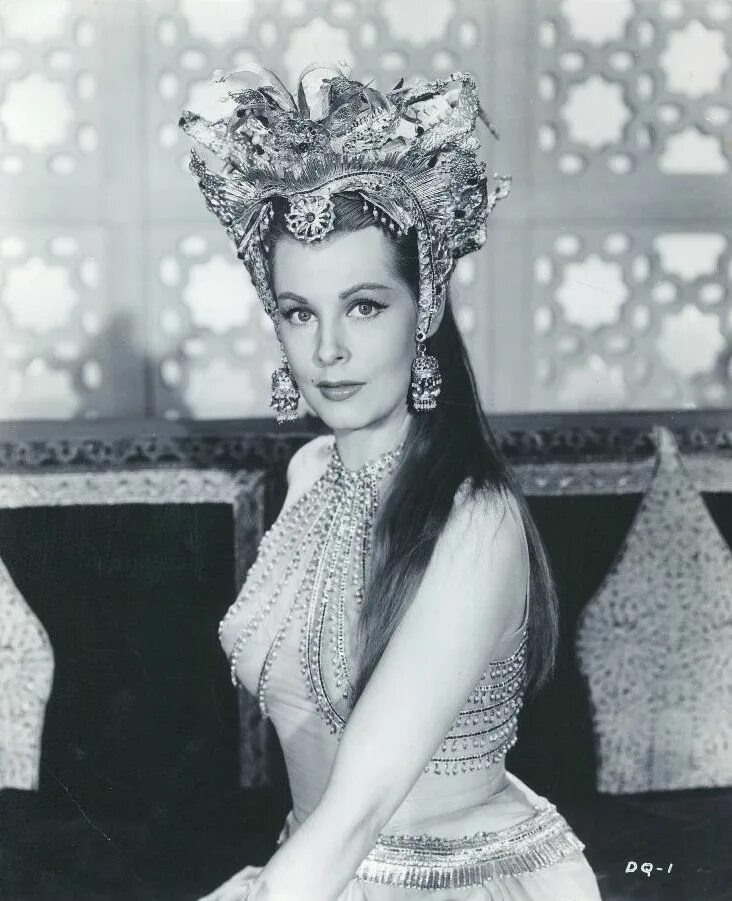 Образ королевы. Алмазная королева. Алмазная королева актеры. Сказочная женщина. Сердце королевы фильм 1940.