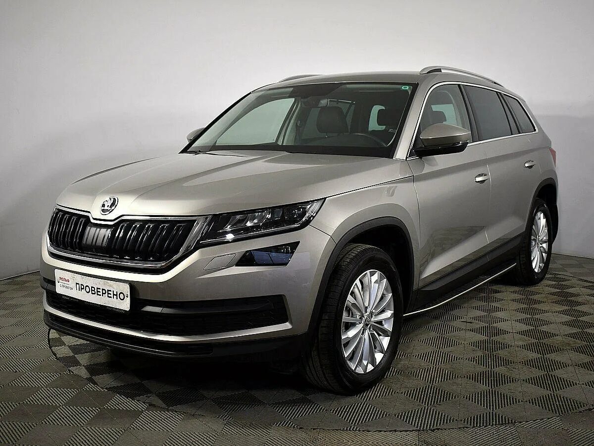 Купить шкоду кодиак у официального. Skoda Kodiaq Cappuccino Beige. Шкода Кодиак капучино. Skoda Kodiaq бежевый. Шкода Кодиак бежевый капучино.