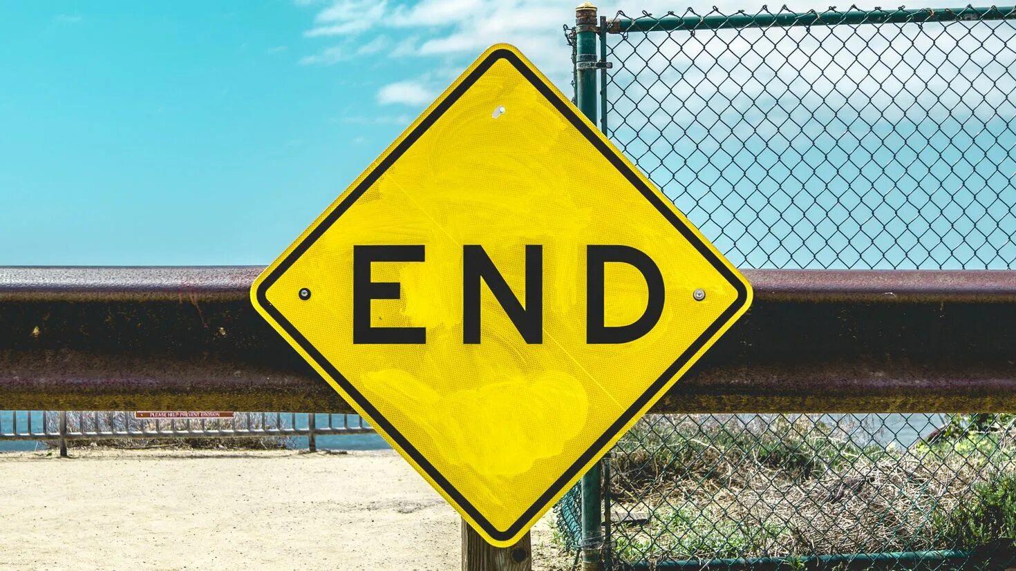 Your end. The end табличка. the end фото. знак конец. дорожный знак end.