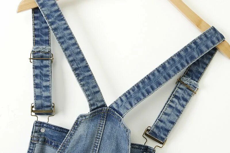 Джинсовые лямки. Застежка на джинсовом комбинезоне. Застежка на джинсовом комбинезоне. Застежка на джинсовом комбинезоне. Крепление застежки на комбинезоне.