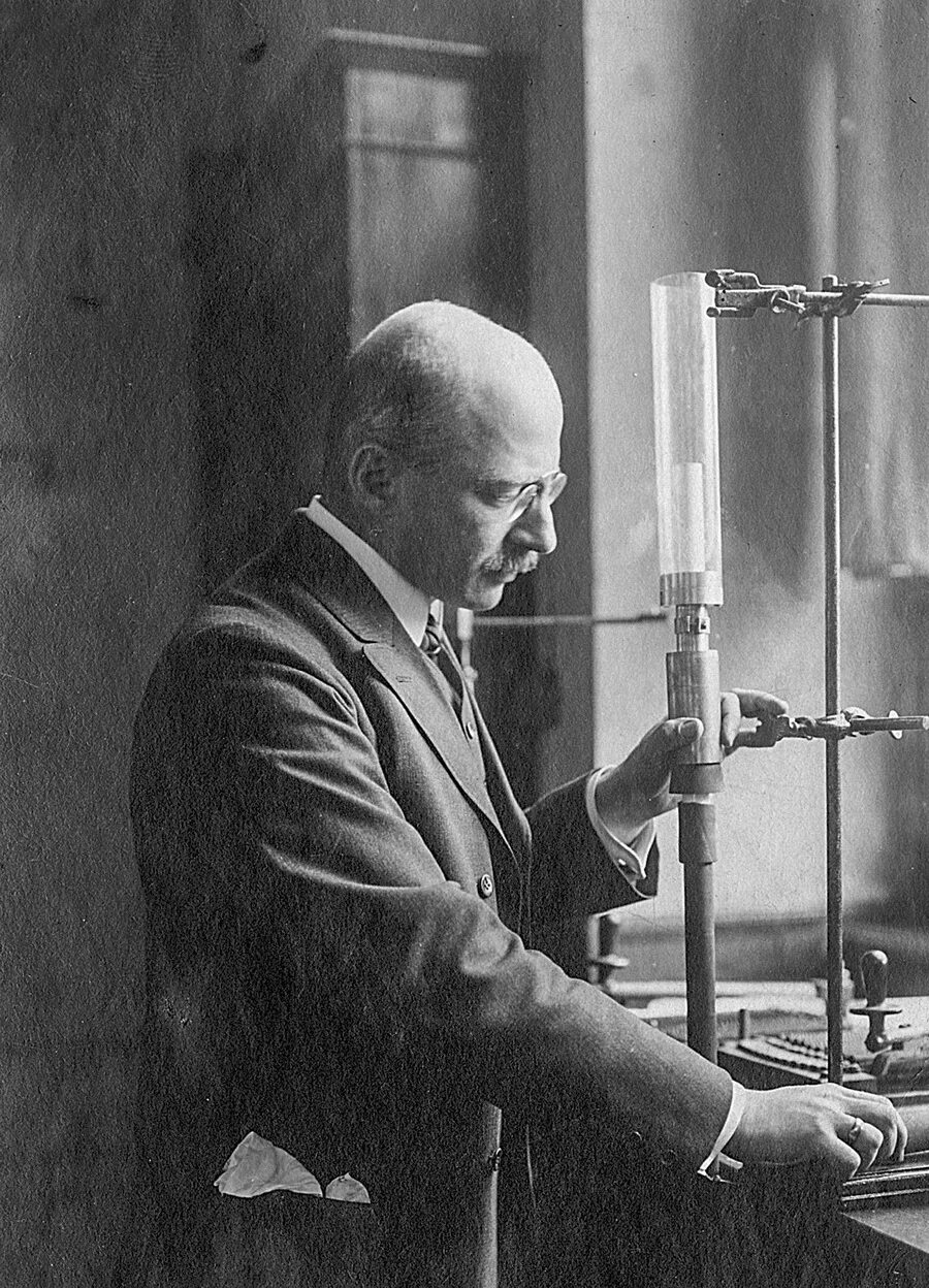 Э фишер химик. Фриц габер немецкий химик. Фриц понтер химик. Известные химики. Штаудингер химик.