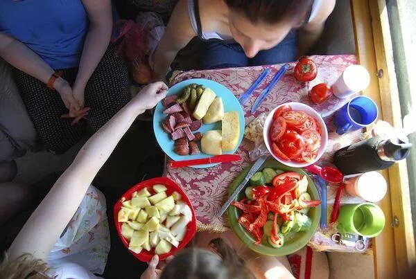 Еда в поезд что взять летом. Еда в поезд. продуктовый набор в поезде. еда в поезд на сутки. еда в поезд с детьми.