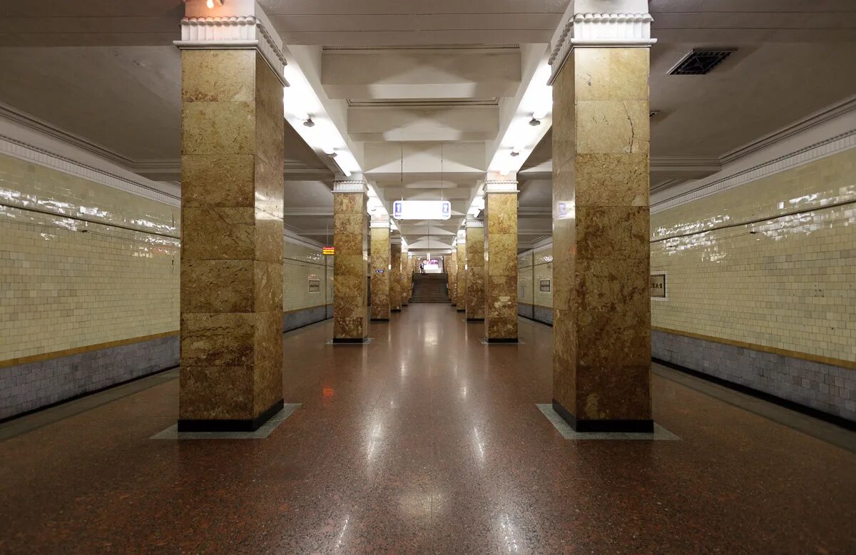 Станция метро арбатская филевская. Москва на филевской линии. Метро москвы филевская. Станция метро кунцевская филевская линия. Смоленская (станция метро, филёвская линия).