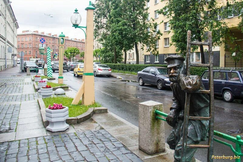 Одесская улица фонарей. Памятник фонарщику на одесской улице. фонарщик памятник в санкт-петербурге на одесской улице. памятник фонарщику в яритере. одесская улица санкт-петербург фонарщик.